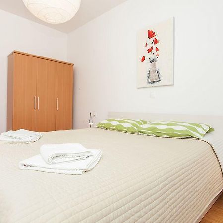 Kuvi Apartments ロヴィニ エクステリア 写真