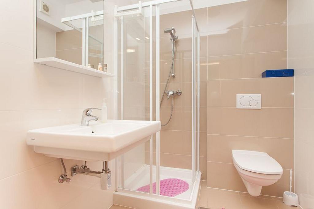 Kuvi Apartments ロヴィニ 部屋 写真