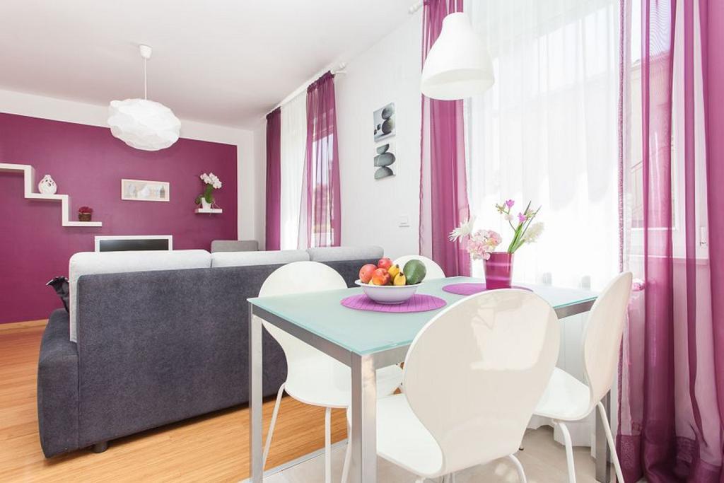 Kuvi Apartments ロヴィニ 部屋 写真