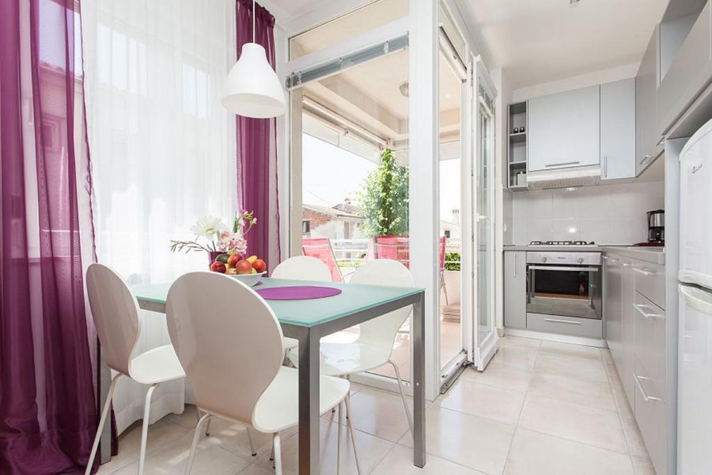Kuvi Apartments ロヴィニ 部屋 写真