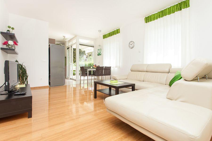 Kuvi Apartments ロヴィニ エクステリア 写真