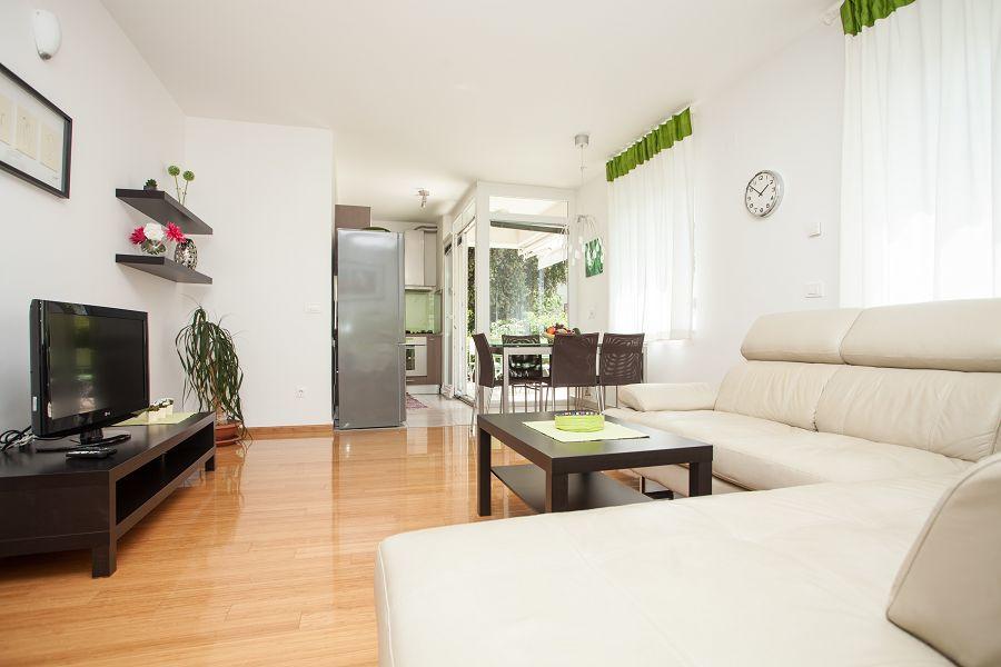 Kuvi Apartments ロヴィニ エクステリア 写真